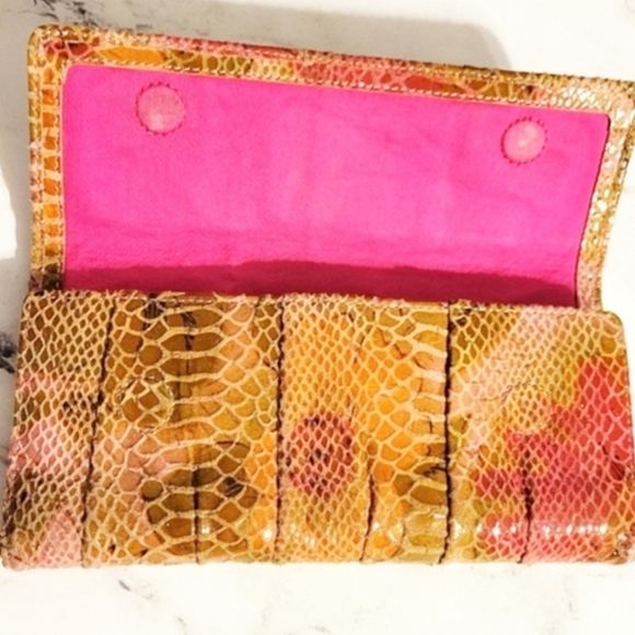 HOBO The Original Embossed Snakeskin Pattern & Floral Design Leather Wallet - Picture 3 of 11